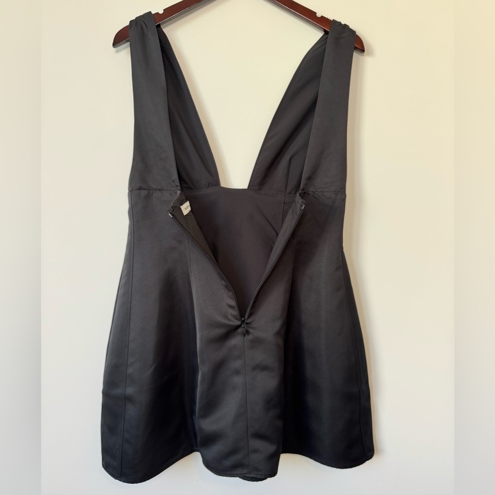 WeWoreWhat V-Neck Mini Dress in Duchess Satin Black - Size 12 - Picture 13 of 15
